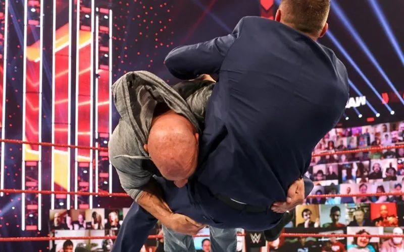 高博WWE最新热血激战视频，精彩瞬间再现！