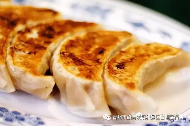 传统美食的现代演绎，解读与争议下的锅贴新风尚