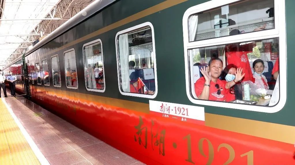 湖南火车变迁启示录，领略学习带来的自信与成就感，见证生活列车的最新动态