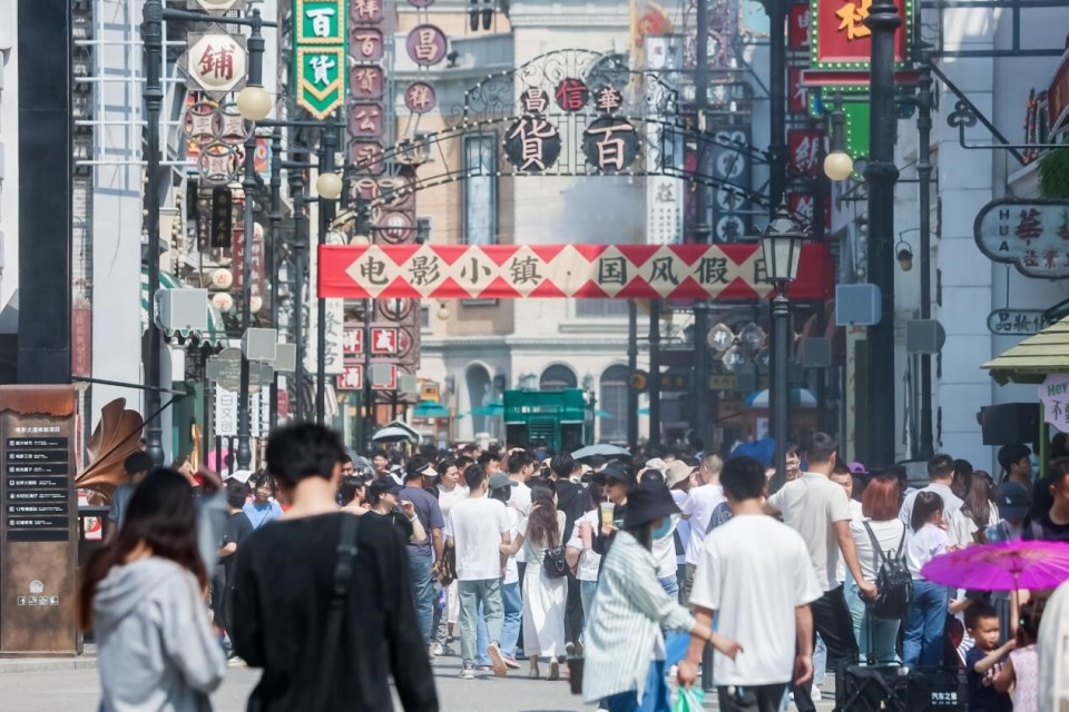 电影小镇实时客流动态解析与观测报告