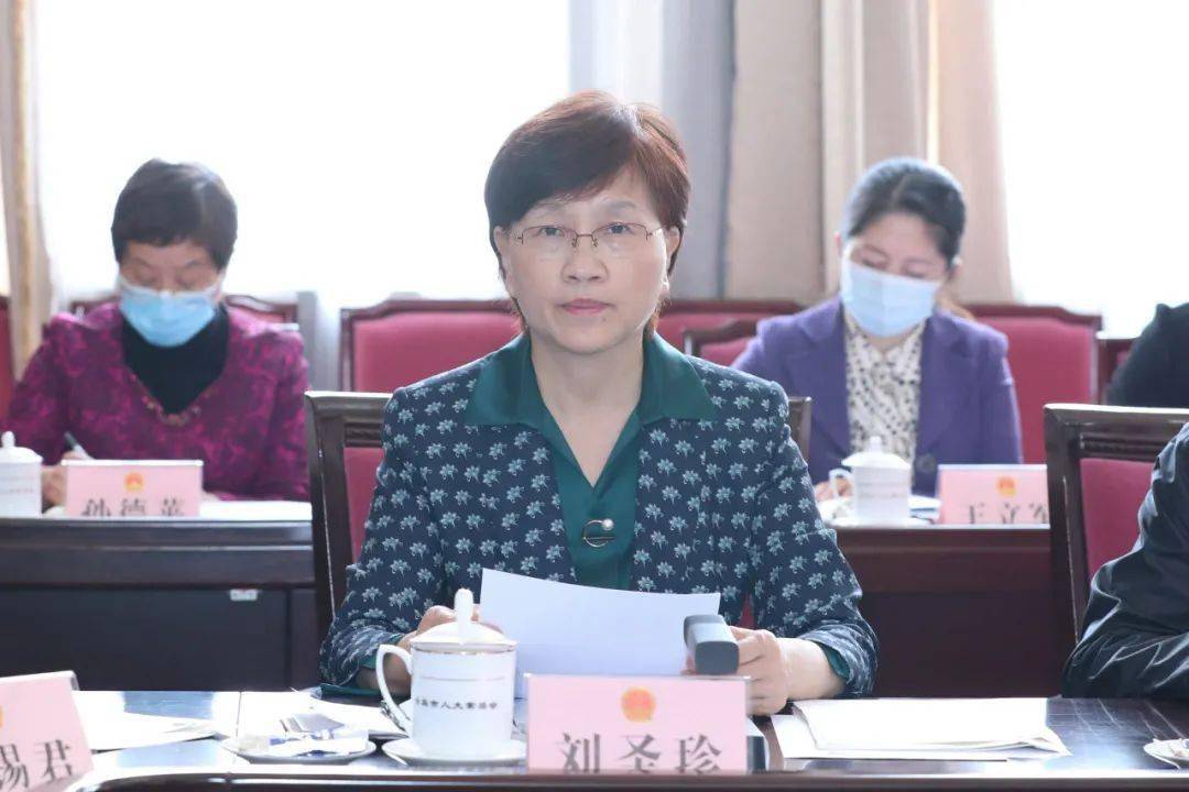 求是  抓落实  理论：抓落实求突破 